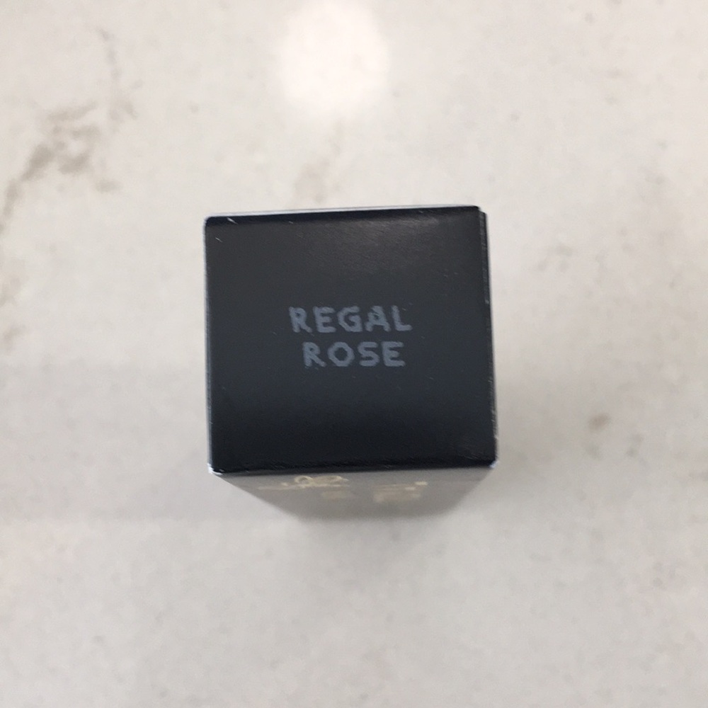 JAFRA Luxury Lipstick - Regal Rose - Picture 2 of 3